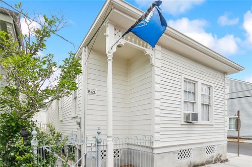 842 Toledano St, New Orleans, LA, 70115-2331 | Card Image