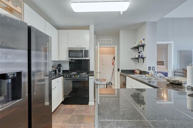 UNIT-1206 - 3505 Sage Rd, Condo with 2 bedrooms, 2 bathrooms and null parking in Houston TX | Image 32