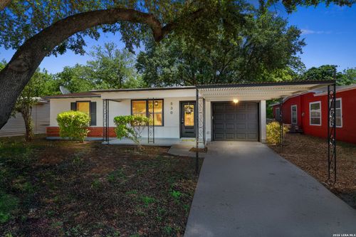 530 Como St, San Antonio, TX, 78220-1325 | Card Image