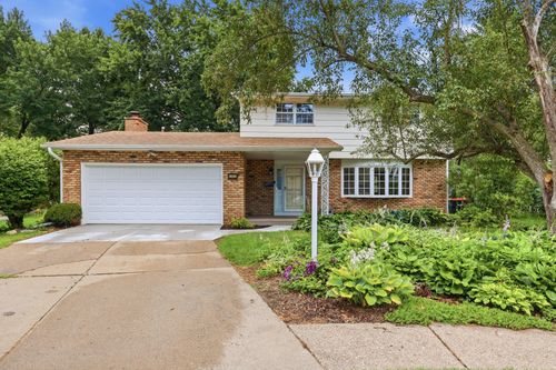 2903 Woodland Ct, Davenport, IA, 52803-2142 | Card Image