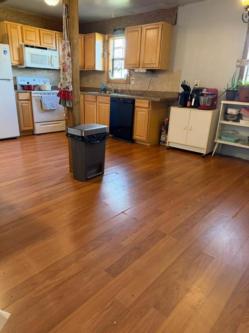 203 S Main St, Carney, OK, 74832-9714 | Card Image