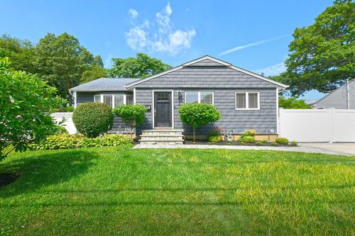 1476 Washington Ave, Seaford, NY, 11783-1960 | Card Image