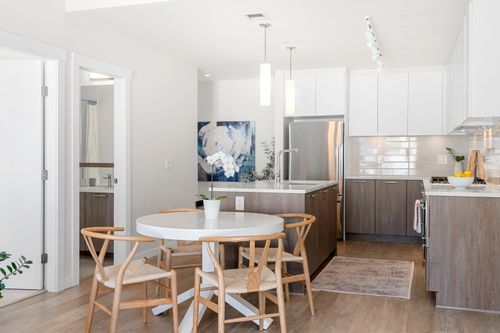 205-615 E 3rd St, North Vancouver, BC, V7L0G3 | Card Image