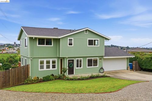 147 Acacia Way, Vallejo, CA, 94591-7446 | Card Image