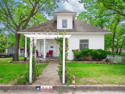 262 W Richmond St, Giddings, TX, 78942-4124 | Card Image