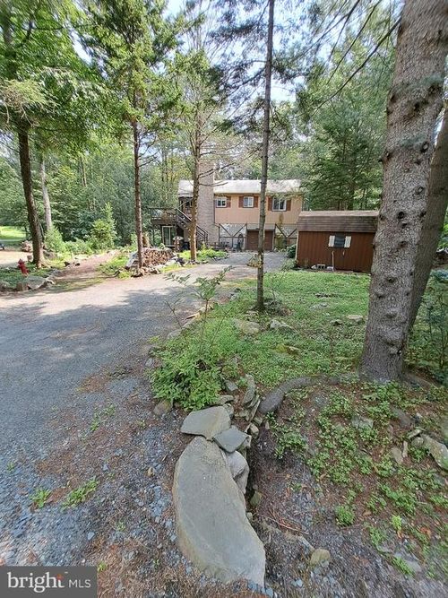 104 Spyglass Hill Rd, Tobyhanna, PA, 18466-8086 | Card Image