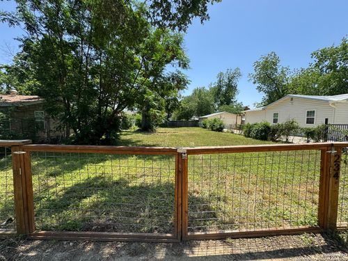 234 E Russell Pl, San Antonio, TX, 78212-3733 | Card Image