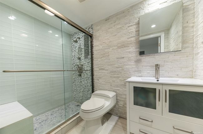 Updated Full Bathroom | Image 9