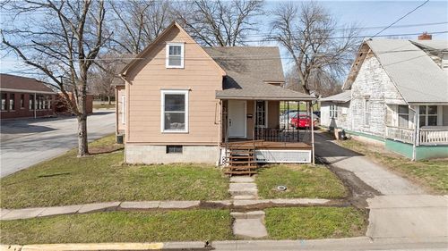 301 E Mitchell St, Marshall, MO, 65340-2731 | Card Image