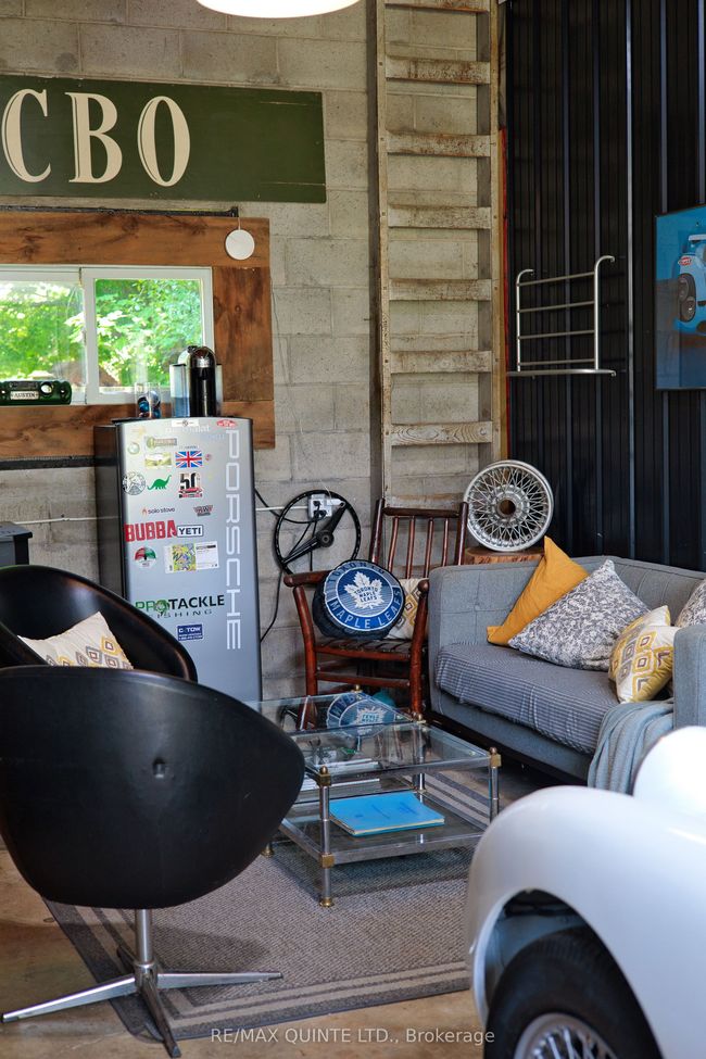 291 Dufferin Ave, House other with 2 bedrooms, 2 bathrooms and 8 parking in Belleville ON | Image 45