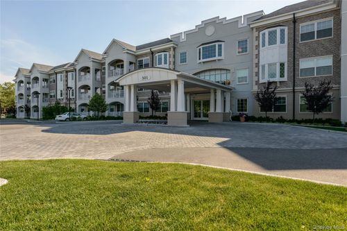 apt-213-301 Franklin Ave, Garden City, NY, 11530-5964 | Card Image