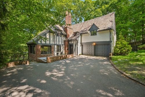 46 Stocker Rd, Verona, NJ, 07044-1123 | Card Image