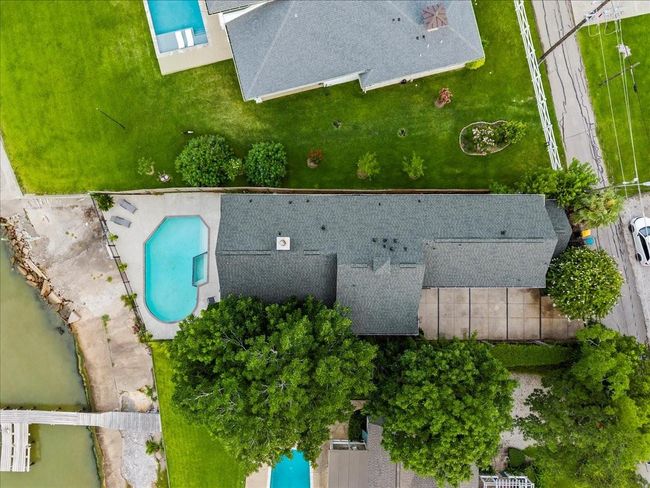 From above, you can truly appreciate the unique blend of natural beauty and refined living that makes Bayview such a coveted address. Picture yourself waking up to sunrise over the bay, spending lazy afternoons by the pool, and hosting unforgettable gatherings against the backdrop of shimmering water. | Image 48