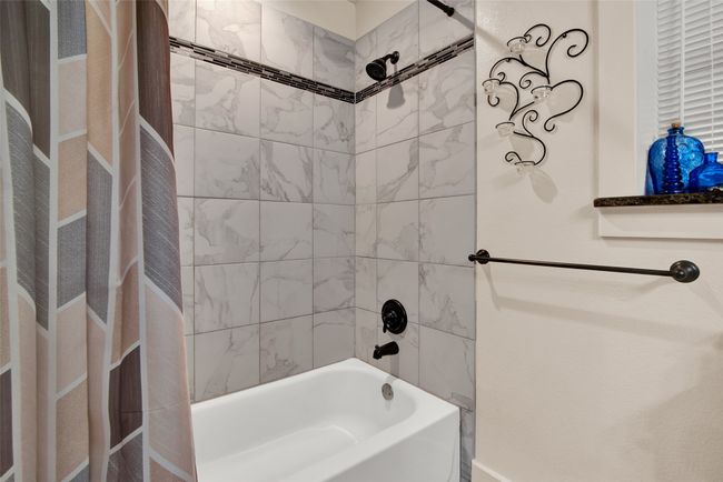 Part of the ensuite for the second primary suite | Image 24