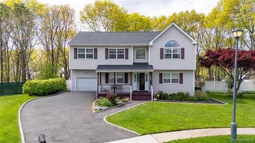 120 Pheasant Cir, Brentwood, NY, 11717-5047 | Card Image