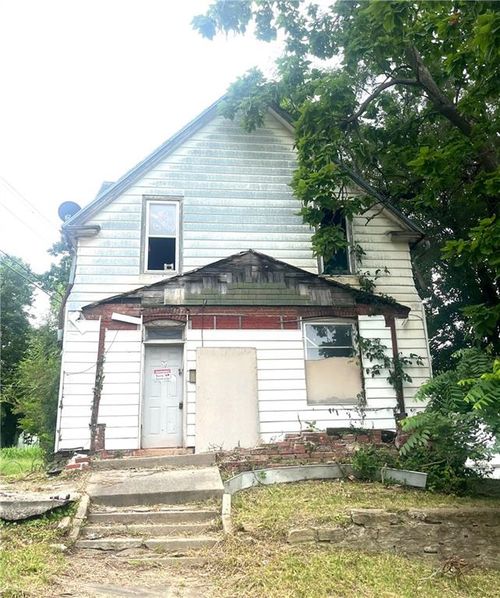 108 Clayton St, Saint Joseph, MO, 64504-1202 | Card Image