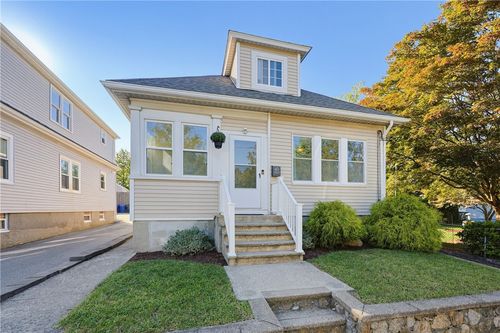 40 Zella St, Providence, RI, 02908-2316 | Card Image