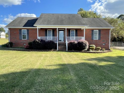 232 E Gold St, New London, NC, 28127-9611 | Card Image