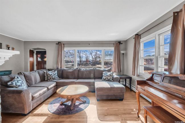 23 E Woodside Ave, House other with 4 bedrooms, 1 bathrooms and null parking in Patchogue NY | Image 4