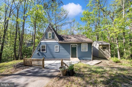 141 Persimmon Ln, GERRARDSTOWN, WV, 25420-3810 | Card Image