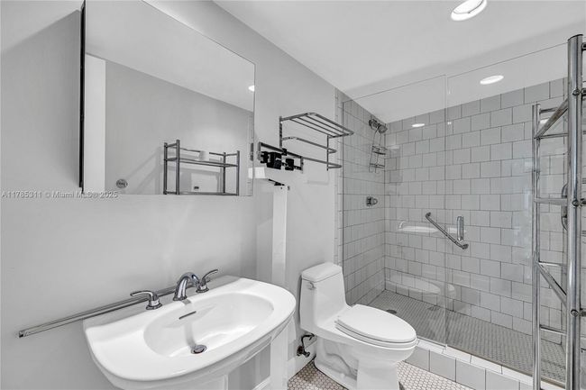 APT-624 - 90 Edgewater Dr, Condo with 2 bedrooms, 3 bathrooms and null parking in Coral Gables FL | Image 19