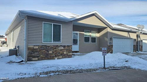 817 Canada Ave, Bismarck, ND, 58503-1807 | Card Image