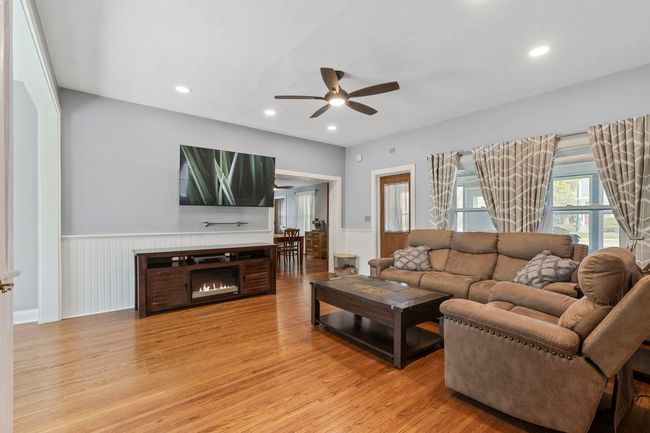 617 W Main St, House other with 4 bedrooms, 2 bathrooms and 8 parking in West Dundee IL | Image 6