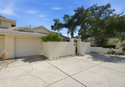 124 Colony South Dr, Tarpon Springs, FL, 34689-2872 | Card Image