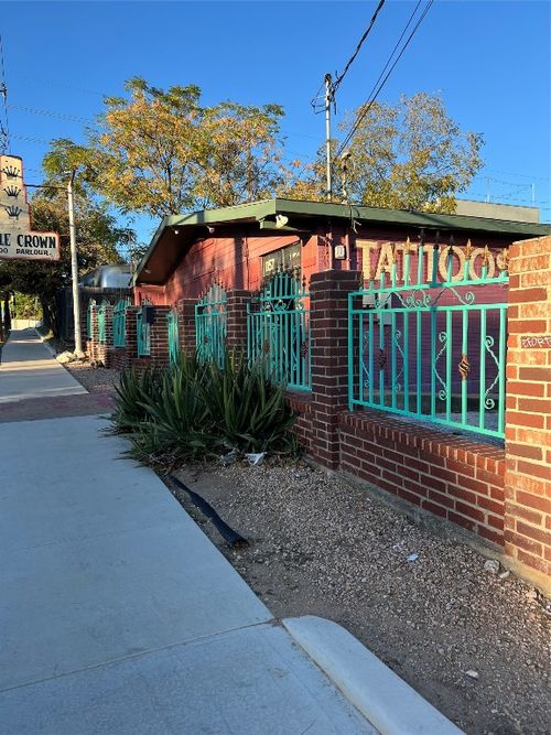 1157 Chicon St, Austin, TX, 78702-2111 | Card Image