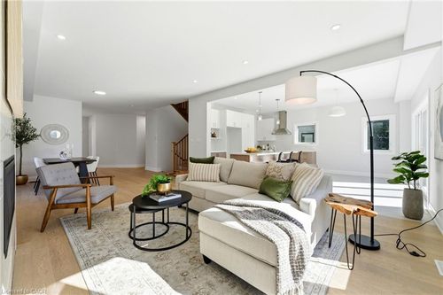 19 Woodvalley Court, Hamilton, ON, L9B2S7 | Card Image