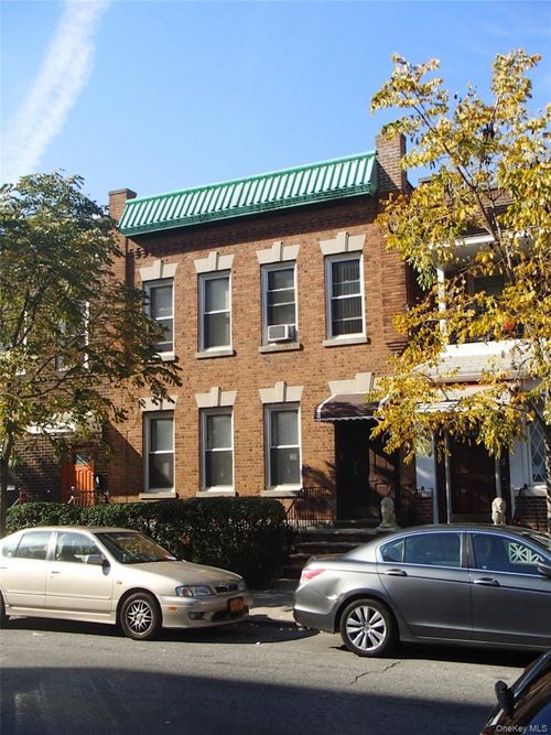 28-30 41st Street, New York, NY, 11103 | Card Image
