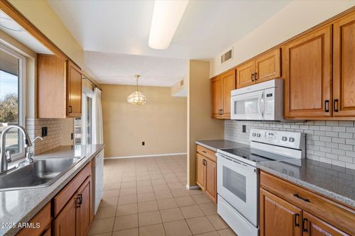 10528 W Tumblewood Dr, Sun City, AZ, 85351-1631 | Card Image