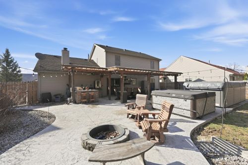 8528 Spring Forest Dr, Fort Wayne, IN, 46804-6437 | Card Image