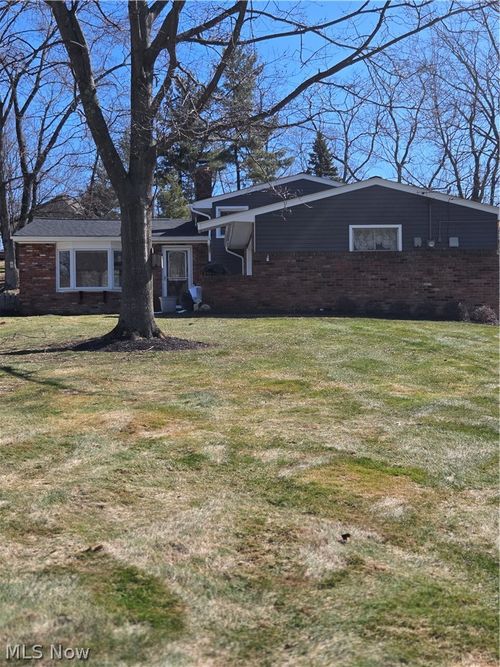 8137 State Rd, North Royalton, OH, 44133-2040 | Card Image