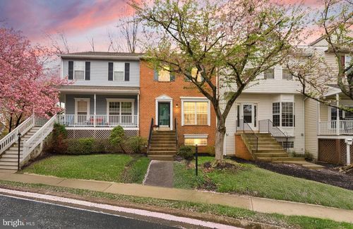 303 Rangers Way Se, Leesburg, VA, 20175-8902 | Card Image
