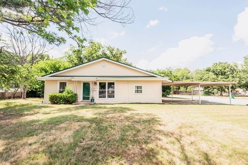 509 E Cedar Street, Nocona, TX, 76255 | Card Image