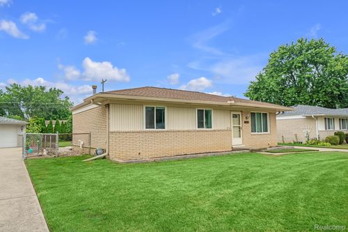 18576 Matthew Dr, Clinton Township, MI, 48035-2477 | Card Image
