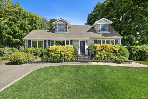 41 Marvin Dr, Kings Park, NY, 11754-4738 | Card Image