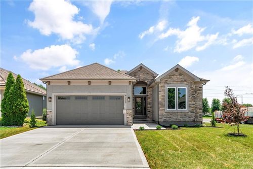 4225 Ne Park Springs Dr, Lee's Summit, MO, 64064-1731 | Card Image