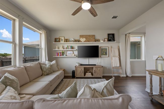 615 Twisted Oaks Ln, House other with 3 bedrooms, 3 bathrooms and 4 parking in Buda TX | Image 7