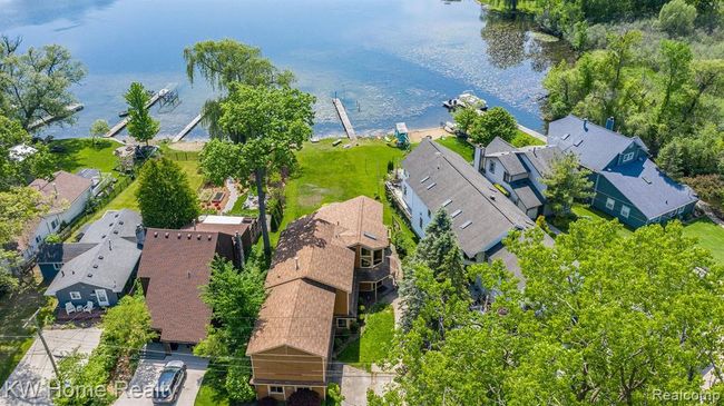 8863 Lakeview Drive, Home with 6 bedrooms, 3 bathrooms and null parking in White Lake Twp MI | Image 35