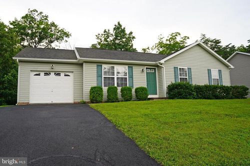 104 Basin Dr, INWOOD, WV, 25428-3214 | Card Image