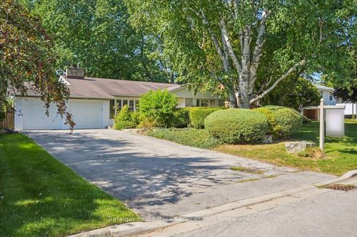 180 Tracina Dr, Oakville, ON, L6L4B7 | Card Image