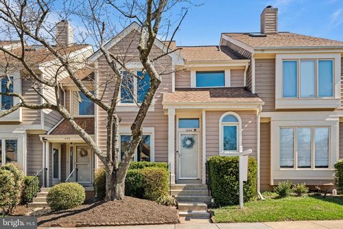 1044 Trevino Ln, HERNDON, VA, 20170-3450 | Card Image