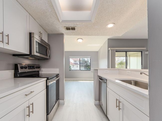 KITCHEN | Image 11