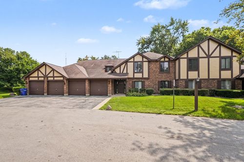 c-1624 Salisbury Ct, Wheaton, IL, 60189-8329 | Card Image