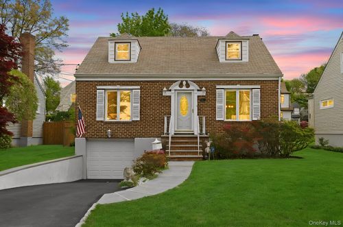 95 Smith Ave, White Plains, NY, 10605-3119 | Card Image
