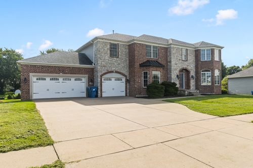 307 S Tombergs Dr, Eldridge, IA, 52748-2519 | Card Image