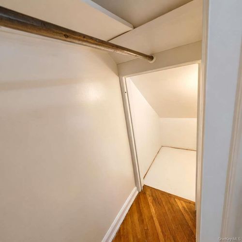 4843 201st St, Oakland Gardens, NY, 11364-1011 | Card Image