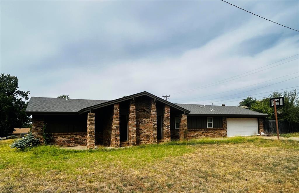 Adams St, Weatherford, OK 73096